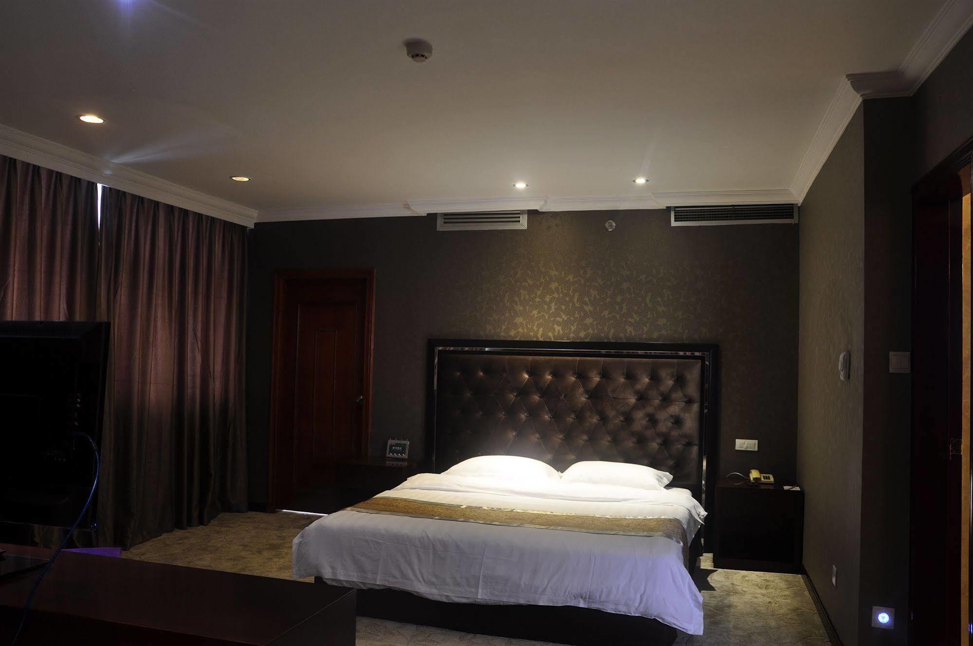 Garden City Hotel Chengdu Extérieur photo